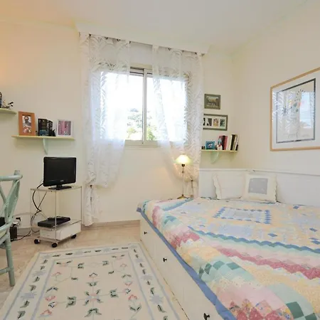 Stunning In With 3 Bedrooms And Wifi *