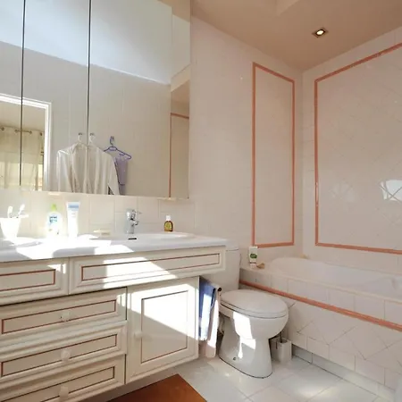 Apartment Stunning In With 3 Bedrooms And Wifi