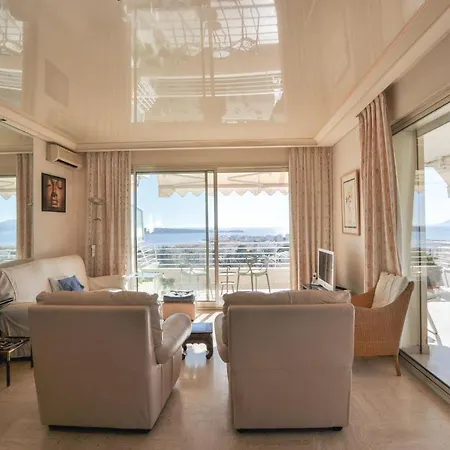 Apartment Stunning In With 3 Bedrooms And Wifi